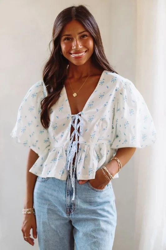 women's tops for those who want to make a fashion statementRoses in Bloom Crop Top - Blue and White