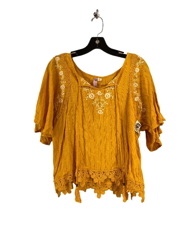 cozy women's tops for fall and winterTop Short Sleeve By Alya In Yellow, Size: M