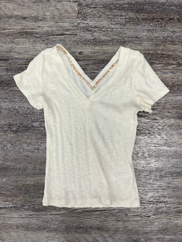 women's tops for those who want to make a bold fashion statement with their choice of topsTop Short Sleeve By Pilcro In White, Size: S