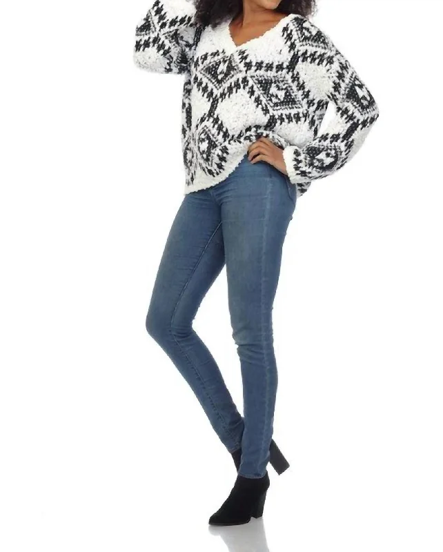 Stylish Trendy Pullover SweatersCandice Popcorn Knit Diamond Print Sweater In White/black